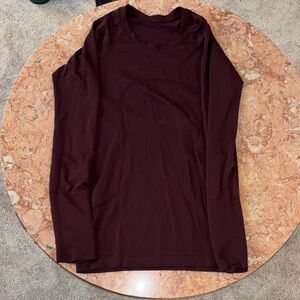Lululemon swiftly longsleeve in the full length size 6